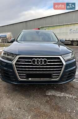 Внедорожник / Кроссовер Audi Q7 2017 в 