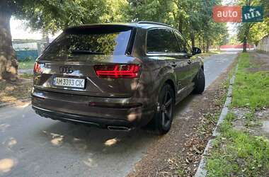 Позашляховик / Кросовер Audi Q7 2018 в 