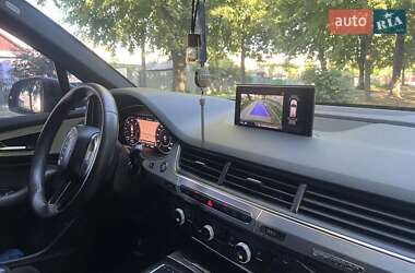 Позашляховик / Кросовер Audi Q7 2018 в 