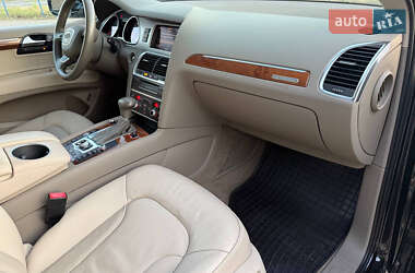 Внедорожник / Кроссовер Audi Q7 2015 в 