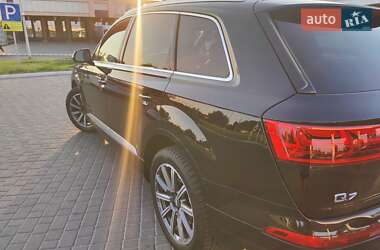 Внедорожник / Кроссовер Audi Q7 2016 в 