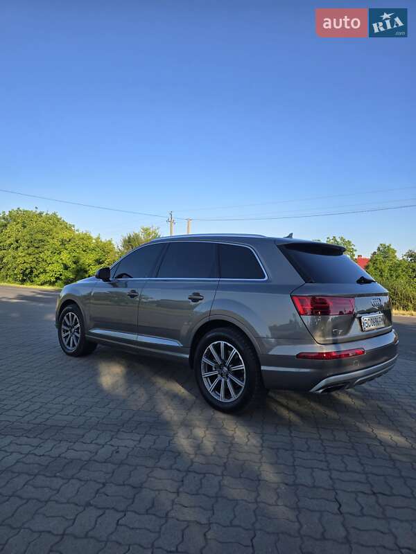 Внедорожник / Кроссовер Audi Q7 2017 в Яворове