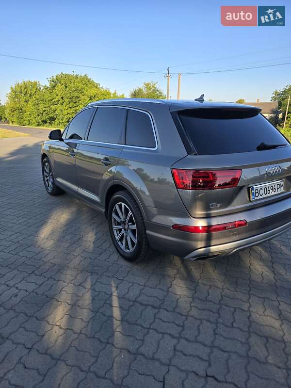 Внедорожник / Кроссовер Audi Q7 2017 в Яворове
