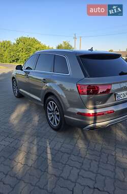 Внедорожник / Кроссовер Audi Q7 2017 в 