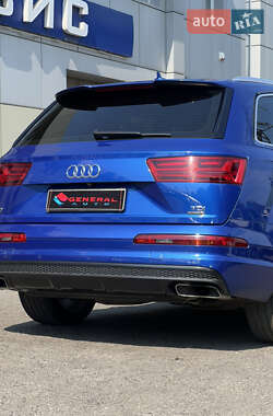 Позашляховик / Кросовер Audi Q7 2016 в 