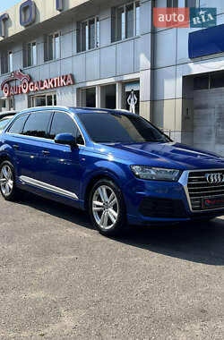 Позашляховик / Кросовер Audi Q7 2016 в 