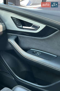 Позашляховик / Кросовер Audi Q7 2016 в 