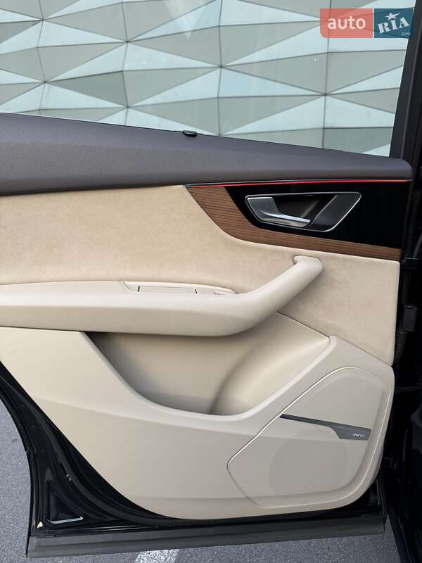 Позашляховик / Кросовер Audi Q7 2016 в Києві