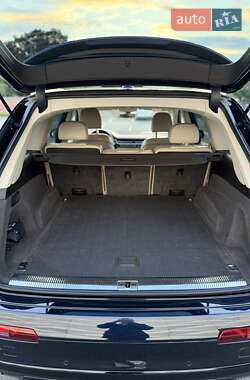 Внедорожник / Кроссовер Audi Q7 2016 в 