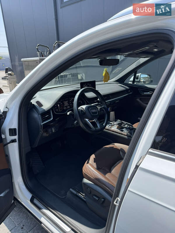 Позашляховик / Кросовер Audi Q7 2017 в Ужгороді