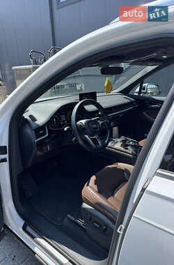 Внедорожник / Кроссовер Audi Q7 2017 в 