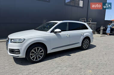 Внедорожник / Кроссовер Audi Q7 2017 в 