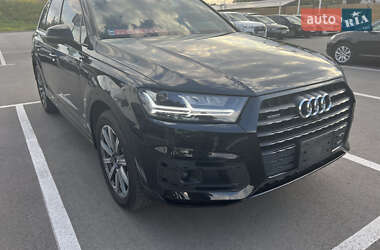 Позашляховик / Кросовер Audi Q7 2017 в 