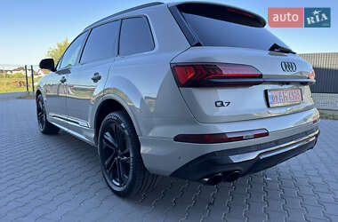 Внедорожник / Кроссовер Audi Q7 2021 в 