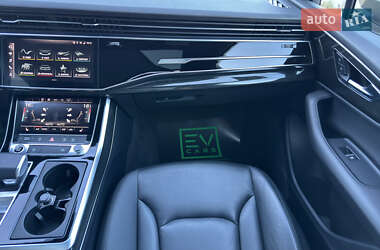 Внедорожник / Кроссовер Audi Q7 2021 в 