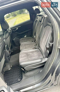 Позашляховик / Кросовер Audi Q7 2020 в 