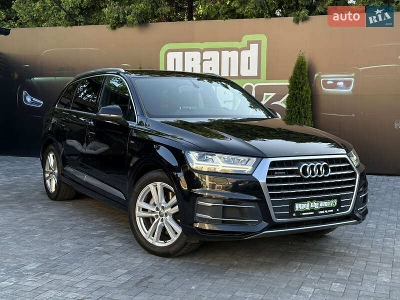 Внедорожник / Кроссовер Audi Q7 2016 в 
