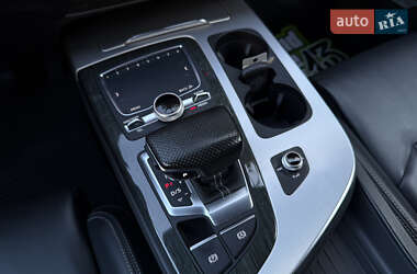 Внедорожник / Кроссовер Audi Q7 2016 в 