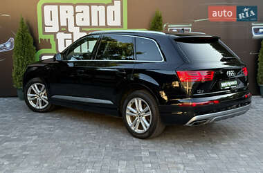 Внедорожник / Кроссовер Audi Q7 2016 в 