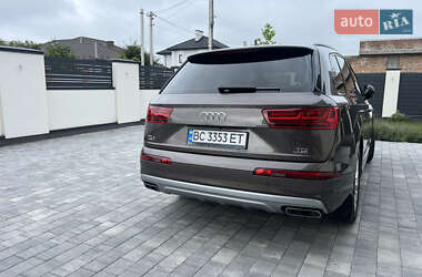 Позашляховик / Кросовер Audi Q7 2017 в 