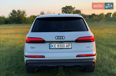 Внедорожник / Кроссовер Audi Q7 2022 в 