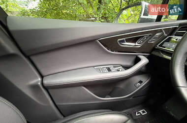 Внедорожник / Кроссовер Audi Q7 2022 в 