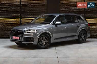 Позашляховик / Кросовер Audi Q7 2017 в 