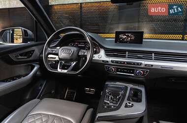 Позашляховик / Кросовер Audi Q7 2017 в 