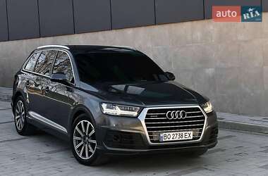 Позашляховик / Кросовер Audi Q7 2016 в 