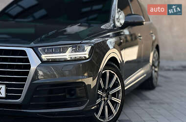 Позашляховик / Кросовер Audi Q7 2016 в 