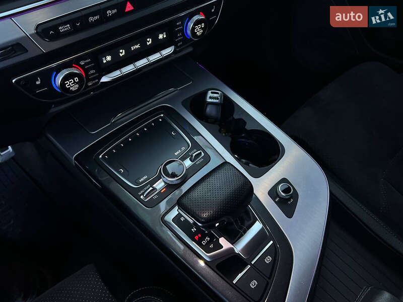 Позашляховик / Кросовер Audi Q7 2016 в Тернополі