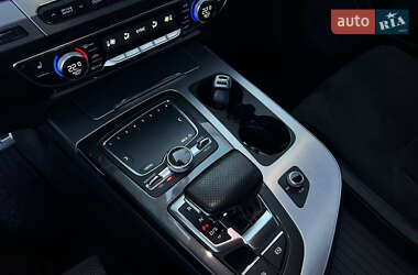Позашляховик / Кросовер Audi Q7 2016 в 