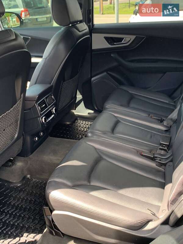 Внедорожник / Кроссовер Audi Q7 2017 в Львове