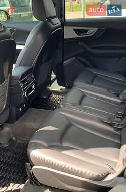 Внедорожник / Кроссовер Audi Q7 2017 в 
