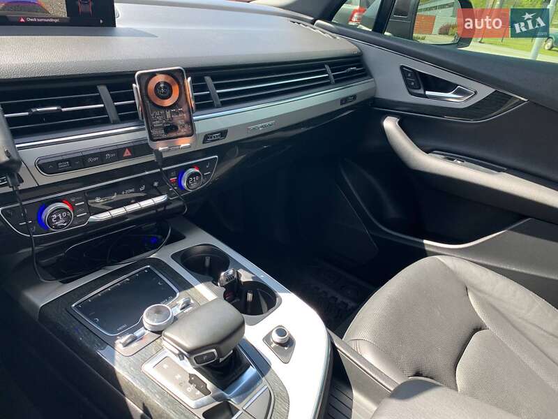 Внедорожник / Кроссовер Audi Q7 2017 в Львове