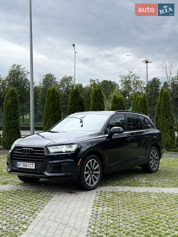 Внедорожник / Кроссовер Audi Q7 2016 в 