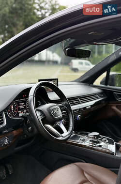 Внедорожник / Кроссовер Audi Q7 2016 в 