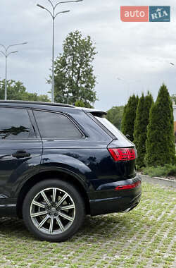 Внедорожник / Кроссовер Audi Q7 2016 в 