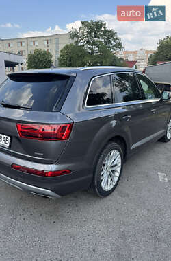 Позашляховик / Кросовер Audi Q7 2018 в 