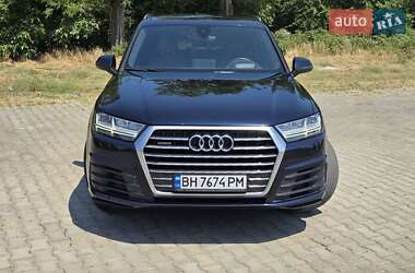 Внедорожник / Кроссовер Audi Q7 2016 в 