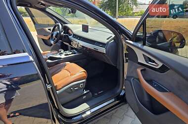Внедорожник / Кроссовер Audi Q7 2016 в 