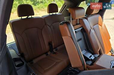 Внедорожник / Кроссовер Audi Q7 2016 в 
