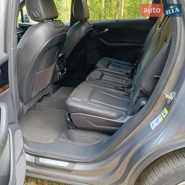 Внедорожник / Кроссовер Audi Q7 2016 в Буче