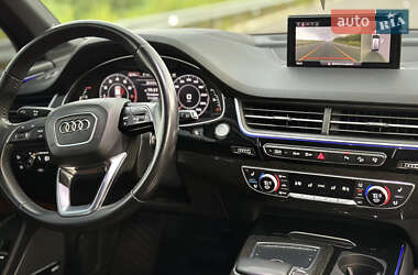 Позашляховик / Кросовер Audi Q7 2016 в 