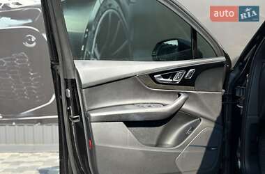 Внедорожник / Кроссовер Audi Q7 2017 в 