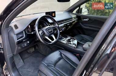 Внедорожник / Кроссовер Audi Q7 2017 в 