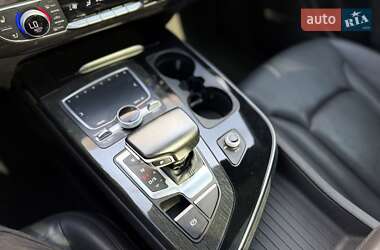 Внедорожник / Кроссовер Audi Q7 2017 в 