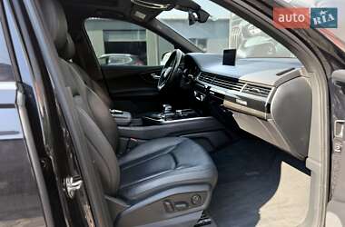 Внедорожник / Кроссовер Audi Q7 2017 в 