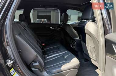 Внедорожник / Кроссовер Audi Q7 2017 в 