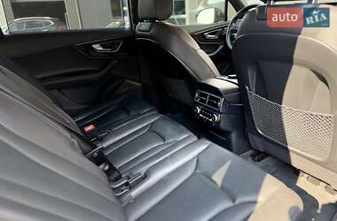 Внедорожник / Кроссовер Audi Q7 2017 в 